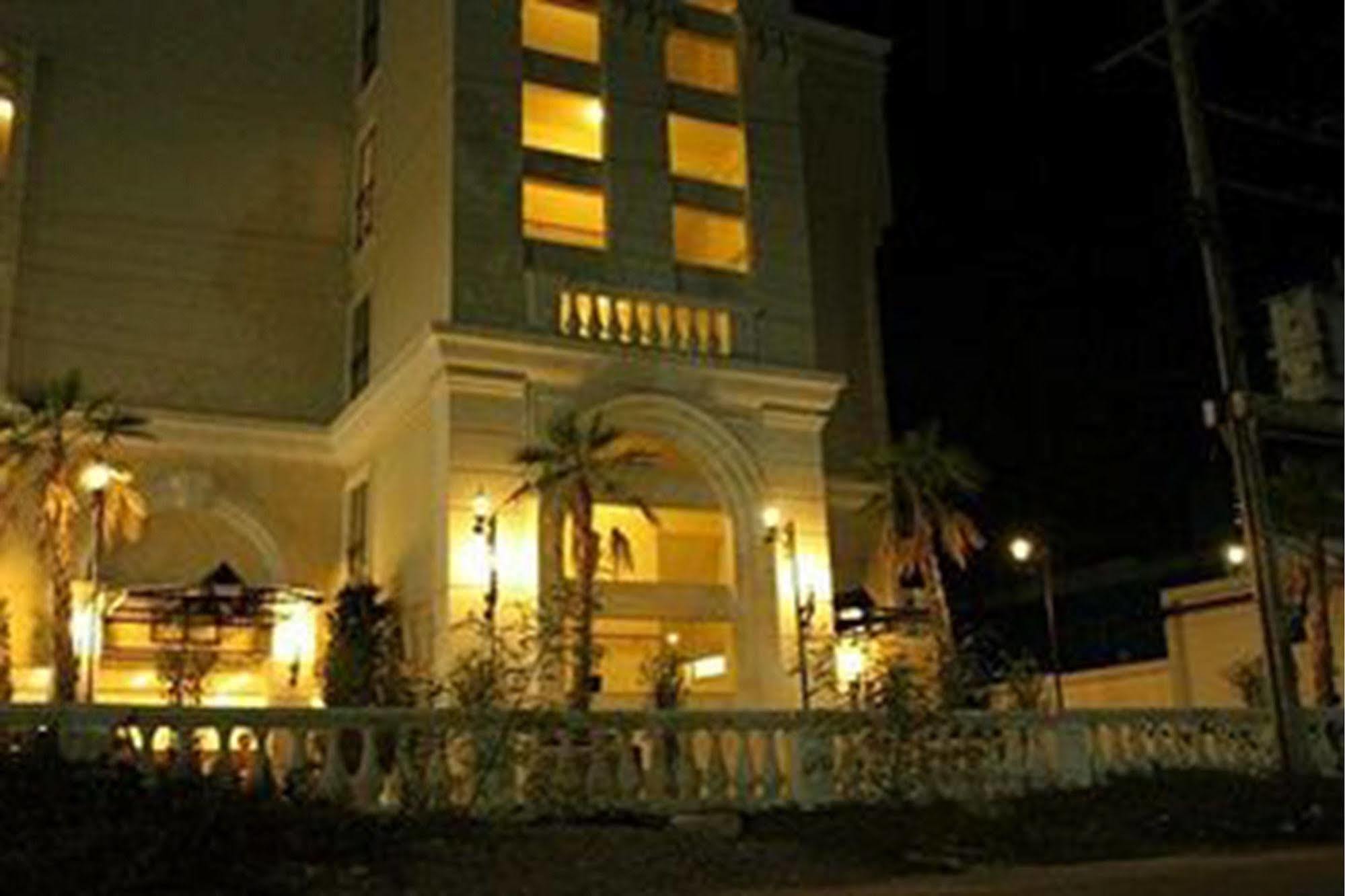 Rafael Hotel And Mansion Bangkok - Sha Extra Plus Certified Exterior photo